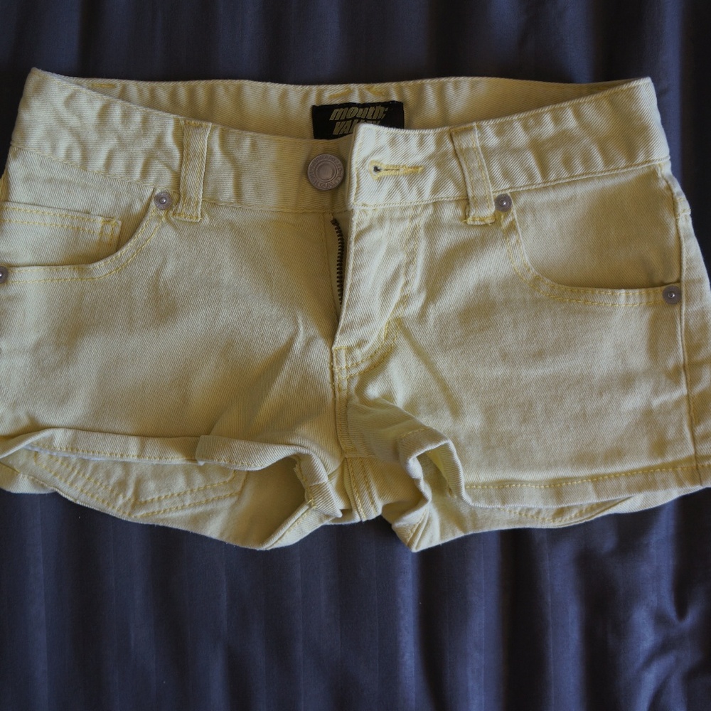 Pastel yellow Shorts